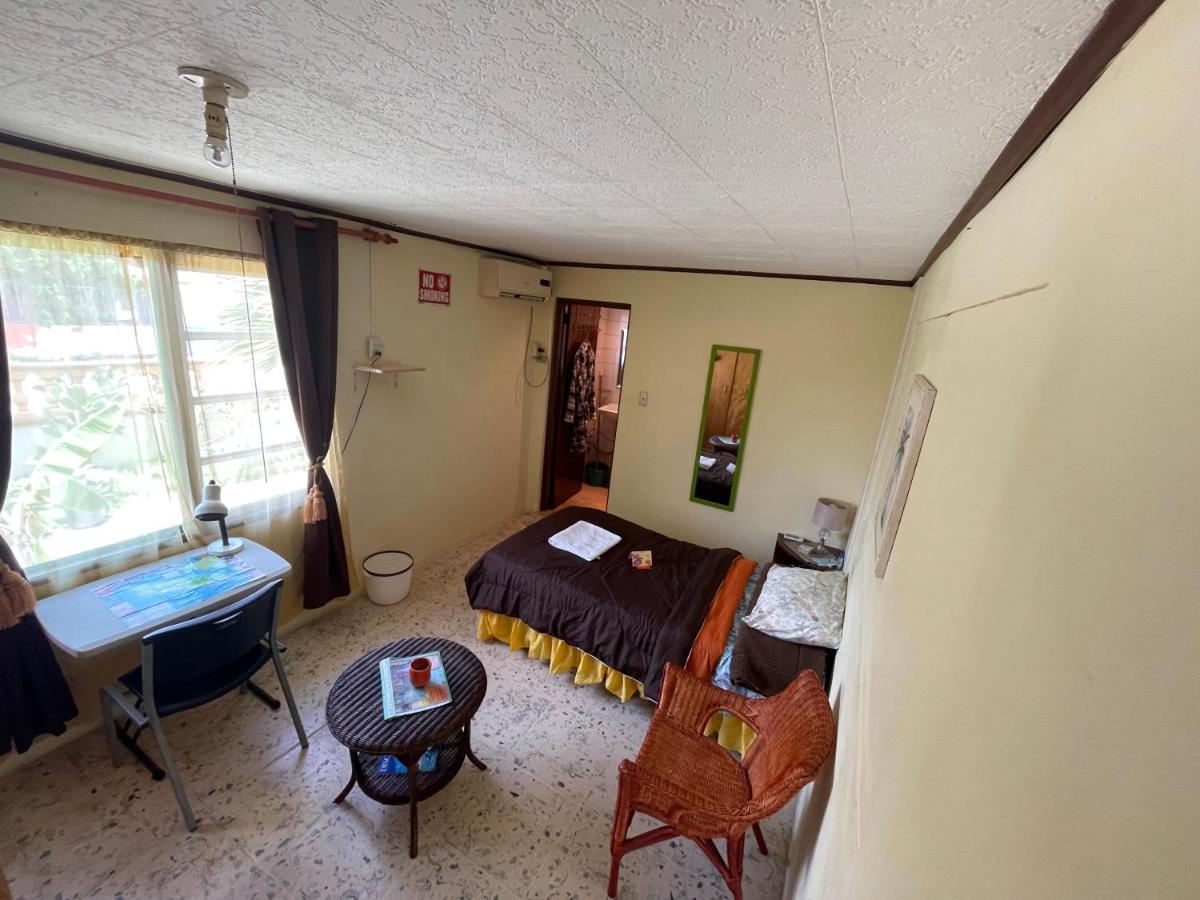 Aruba Backpackers Apartamento Oranjestad Exterior foto