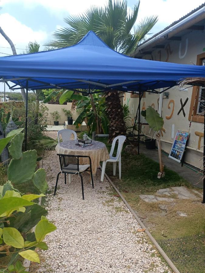 Aruba Backpackers Apartamento Oranjestad Exterior foto