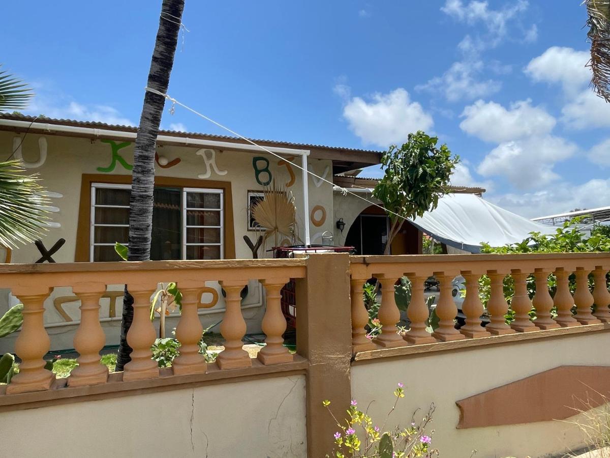 Aruba Backpackers Apartamento Oranjestad Exterior foto