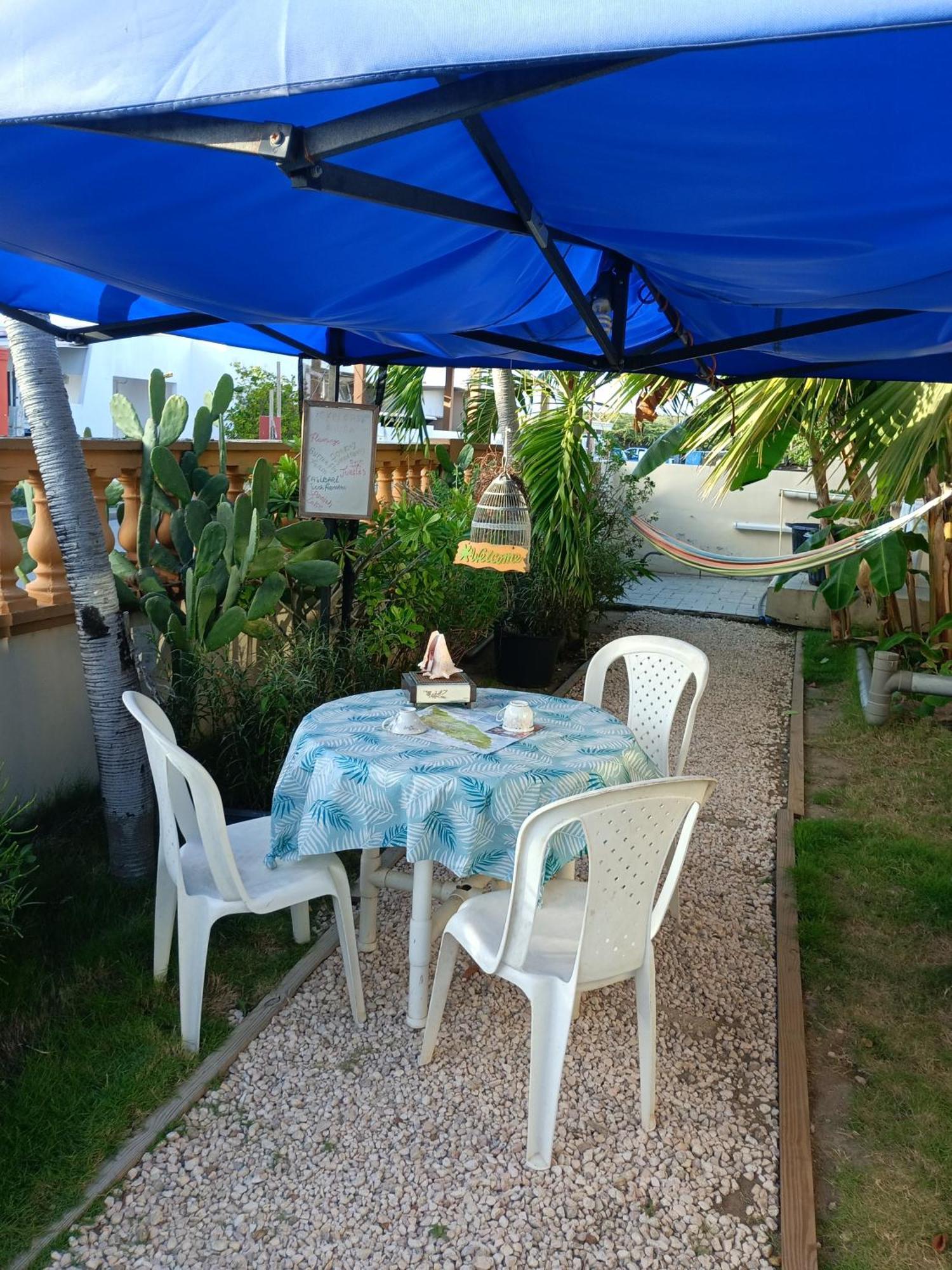 Aruba Backpackers Apartamento Oranjestad Exterior foto
